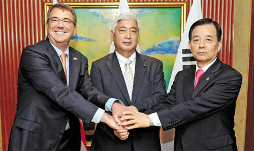 Министры обороны Южной Кореи и Японии встретились впервые за 4 года