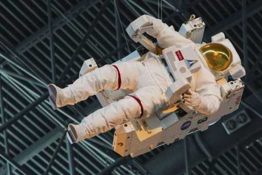 NASA нанимает будущих астронавтов