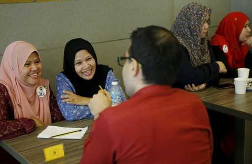 Свидание по-мусульмански: Малайзия адаптирует практику speed dating под правила ислама