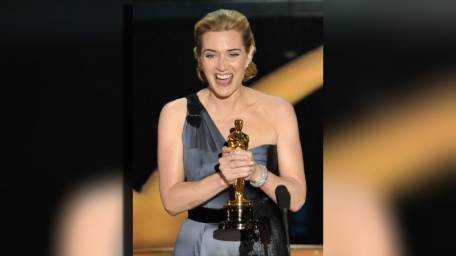 Kate Winslet keeps her Oscar in the bathroom