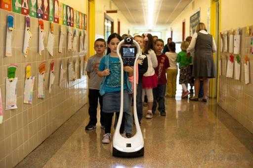 Вместо больной девочки в школу будет ходить робот