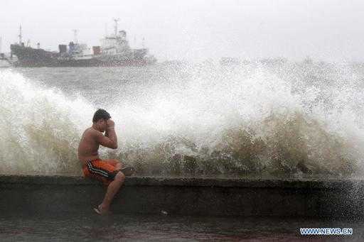 В Китае объявлен высший уровень опасности в связи с приближением супертайфуна Чан-Хом