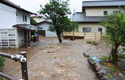 Центральная Япония страдает от сильнейшего наводнения; разрушен отель, есть пропавшие без вести