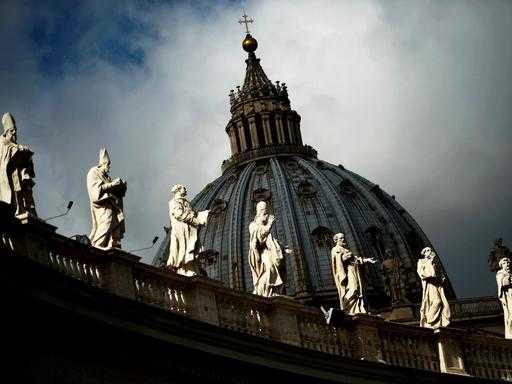 Недвижимость Ватикана используют как бордели и массажные салоны