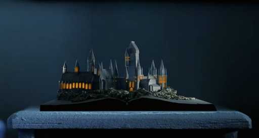 Сделано с любовью: мужчина смастерил замок Хогвартс из страниц Гарри Поттера и узника Азкабана (видео)