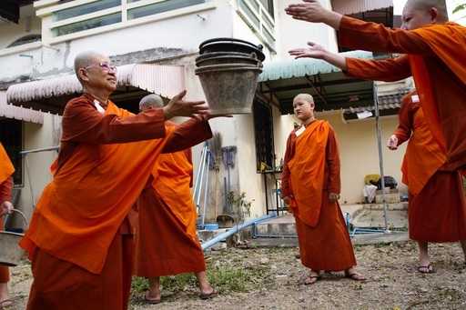 „Buntowniczki” buddyjskie mnichy kwestionują status quo w Tajlandii