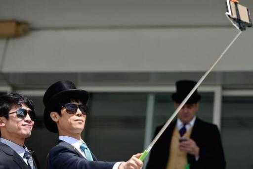 В Японии запрещают палки для селфи