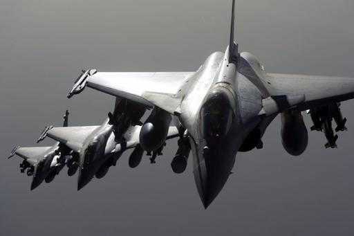 Франция наносит удар по базе ИГИЛ в ответ на события в Париже