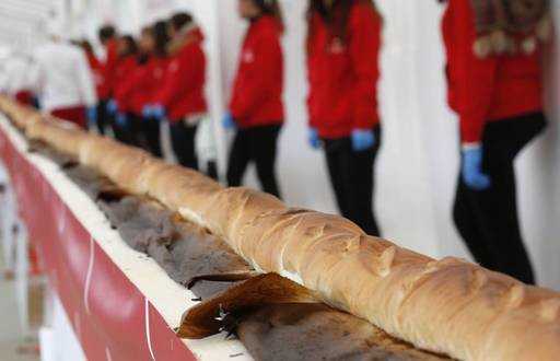 At 400 feet, Milan expo baguette bags Guinness length record
