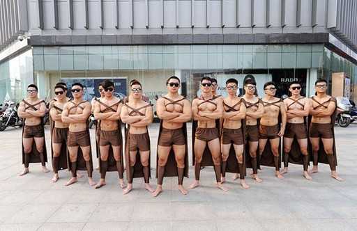 Half-naked Chinese 'Spartan' legion strut through East China