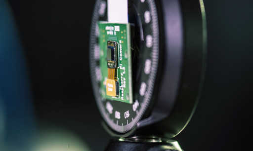 Миниатюрная видеокамера размером с монету (видео)