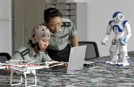 L'esercito cinese addestra gli studenti a controllare le macchine con la mente