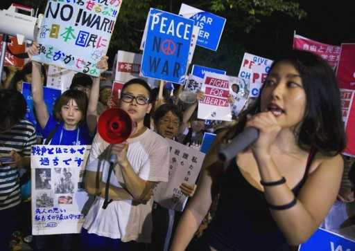 Студенты Японии присоединяются к антивоенным протестам