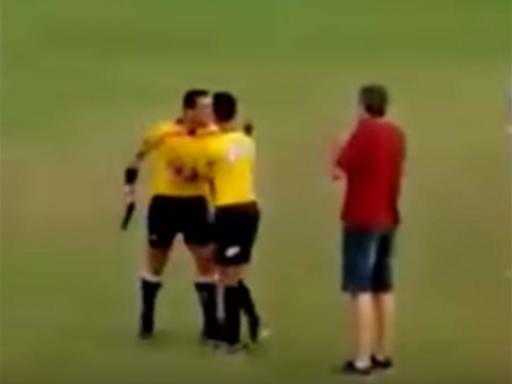 В Бразилии судья размахивал на поле пистолетом во время футбольного матча (видео)