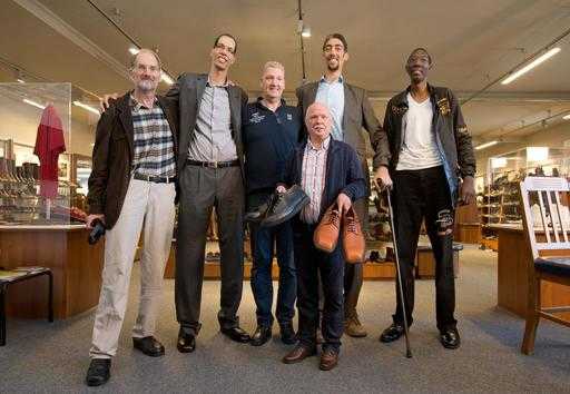 World's tallest people come shoe shopping