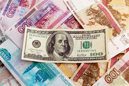 Курс доллара в России превысил отметку в 71 рубль
