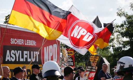 Германия хочет запретить неонацистскую партию, чтобы избежать нападений на почве расизма