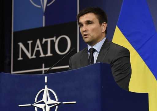 Украинцы хотят в НАТО, но пока не годятся для Альянса - глава миссии