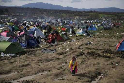 Мигранты, застрявшие в Греции, не собираются покидать пограничную территорию