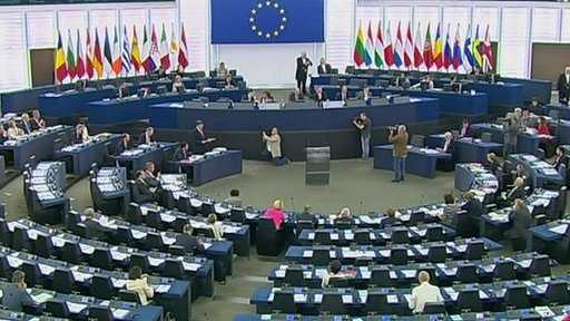 Политическая группа Европарламента хочет исключить двух немецких депутатов