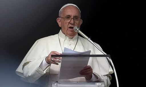 Папа Франциск призывает к творческому решению кризиса беженцев
