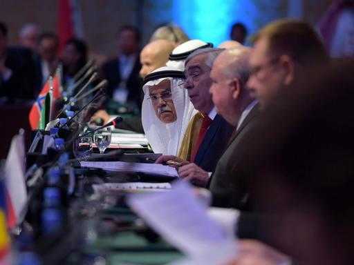 Саудовская Аравия согласилась заморозить добычу нефти