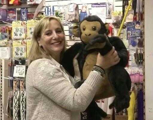 Невероятная щедрость: Женщина из Нью-Йорка подарила целый игрушечный магазин нуждающимся детям