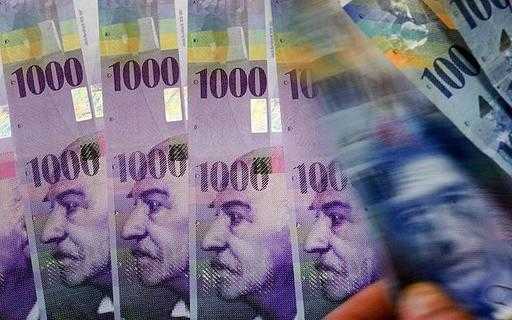 Швейцарским банкам могут запретить выпускать деньги для своих потребностей