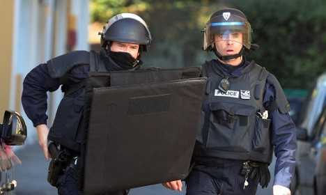 Франция усилит охрану в предместьях из-за угрозы терактов
