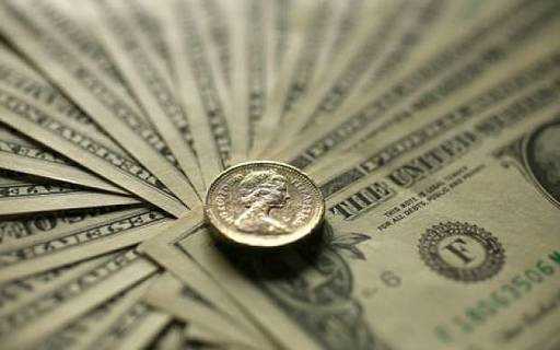 Funt jest „najbardziej przewartościowaną walutą na świecie”, twierdzą analitycy