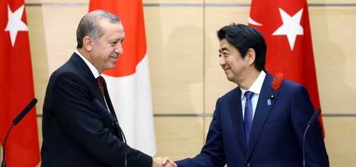 Abe, Erdogan erklärt sich damit einverstanden, auf Flüchtlingen zusammenzuarbeiten, den Terrorismus zu kämpfen