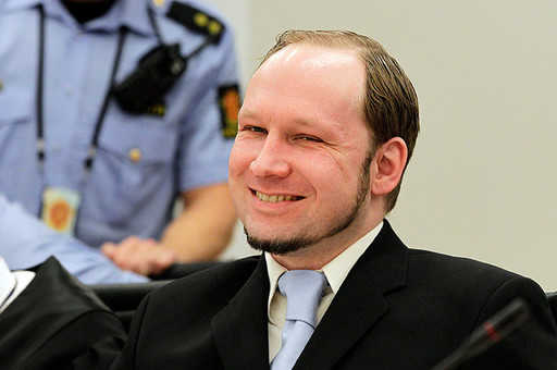 Норвегия отрицает бесчеловечное обращение с террористом Брейвиком