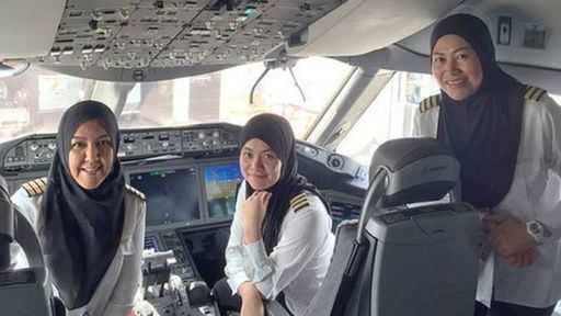 В Саудовской Аравии впервые приземлился самолет, пилотируемый женщинами