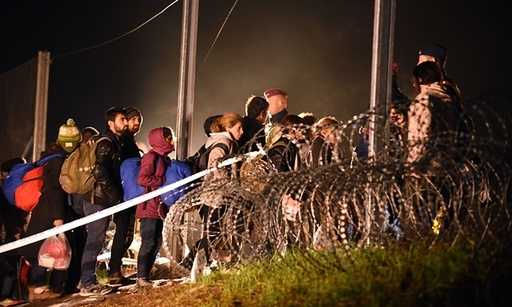 Венгрия закрыла границу с беженцами, а Турция поставила под сомнение договор с ЕС по борьбе с кризисом