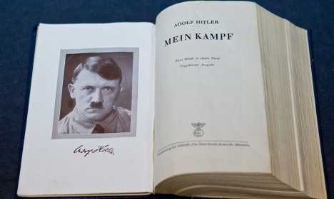 Принадлежавшую Гитлеру копию Mein Kampf продали с аукциона за $20,655