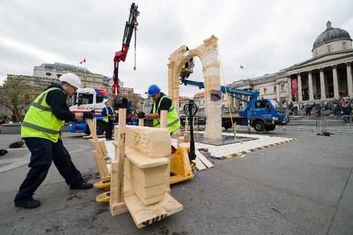 В Лондоне воссоздают разрушенную в Пальмире древнюю арку