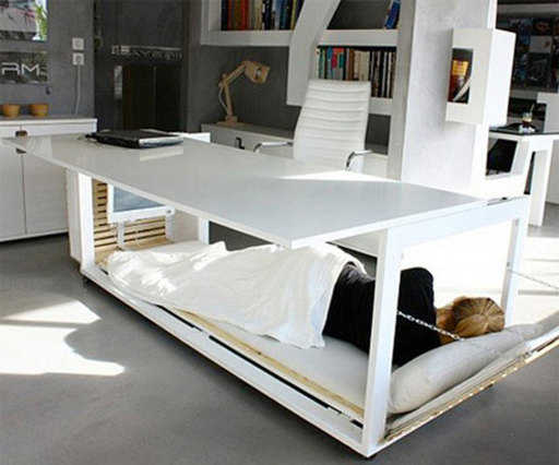 Стіл для сну зробив би роботу в офісі набагато приємнішою