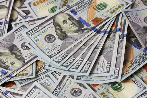 Dollar Rises as Hedge Funds Position for Further Gains in