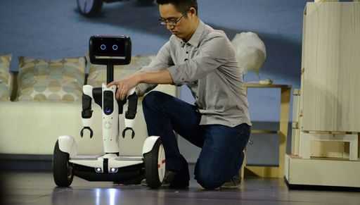 На выставке CES  представили робота-дворецкого