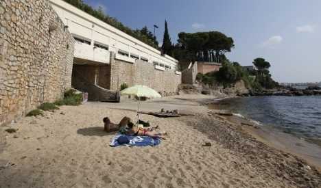 Францыя: 50 000 кажуць не саудаўскім каралеўствам, якія бяруць пляж