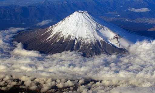 Japan: any idiot can send a selfie from Mount Fuji