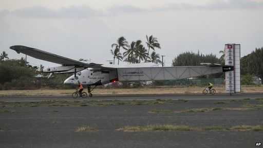 Самолет Solar Impulse приземлился на Гаваях после длиннейшего в истории одиночного перелета