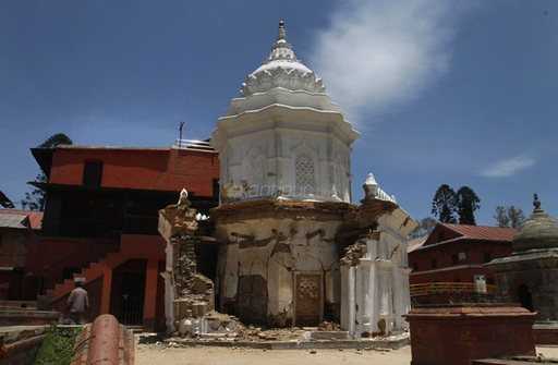 Непал:  200 человек погибло в 1000 монастырей вследствие землетрясения