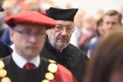 Умберто Эко получает почетную докторскую степень от Лодзинского Университета