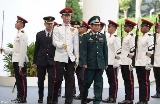 Командующий ВВС Вьетнама находится с визитом в Сингапуре