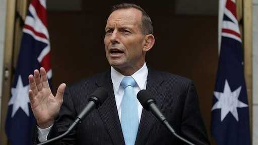 Премьер-министр Австралии Тони Эбботт и Джо Хокки объявляют борьбу с нелегальными иностранными покупателями