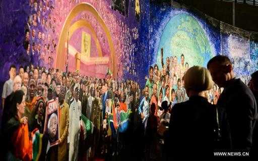 После двух лет работы китайский художник представил картину Мандела