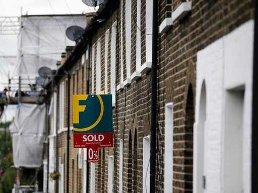 Чтобы приобрести первый дом в Лондоне, нужно зарабатывать не менее £77,000