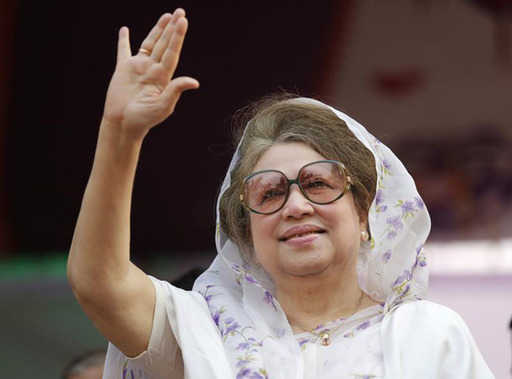 Лидер оппозиции Бангладеш осталась невредимой после  нападения во время предвыборного митинга