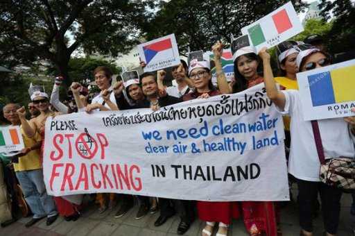 В Бангкоке возле посольства США состоялась акция против ректификации сланцевого газа